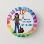 Badge Rond 5 Cm Old Hippie Hippy Tie Dye 70th Birthday Party Pinba<br><div class="desc">Celebrate your favorite old hippie guy with brilliant tie dye color featuring a hippy guy holding up two fingers in the universal symbol of peace with his tie dye headband and his trusty guitar leaning against his leg. He's holding up a sign featuring his age. Original design by Holiday Hearts...</div>