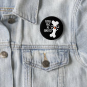 Badge Rond 5 Cm On Me Trouve Humerus Funny Bone Pun Dark BG (En situation)