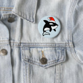 Badge Rond 5 Cm Orca Père Noël (En situation)