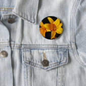 Badge Rond 5 Cm Orchidée jaune (En situation)