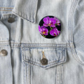 Badge Rond 5 Cm Orchidée violette (En situation)