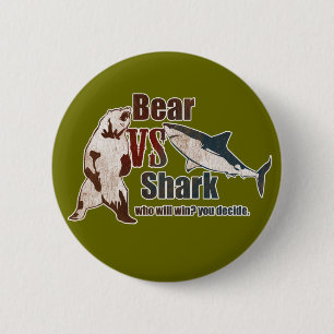 Badge Rond 5 Cm Ours contre le requin. Qui gagnera ? vous décidez