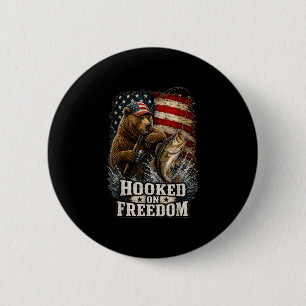 Badge Rond 5 Cm Ours patriote accroché à la liberté pêcheur pêche