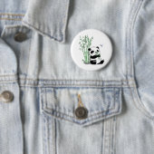 Badge Rond 5 Cm Panda mangeant le bambou (En situation)