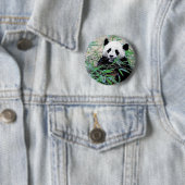 Badge Rond 5 Cm Panda Manger Feuilles (En situation)