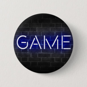 Badge Rond 5 Cm Panneau de néon du jeu sur mur en brique