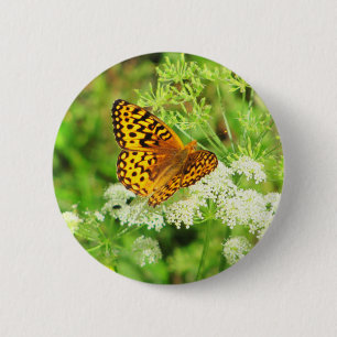 Badge Rond 5 Cm Papillon orange et noir sur Fleurs blanches