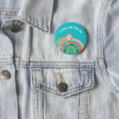 Badge Rond 5 Cm Parcelle turquoise sur arc-en-ciel Un petit câlin (En situation)