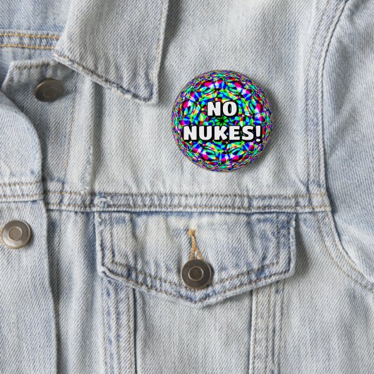 Badge Rond 5 Cm PAS DE NUKES ! ( vous pouvez modifier les mots ) (En situation)