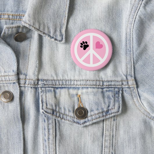 Badge Rond 5 Cm Pawprint Peace Love Paws (En situation)