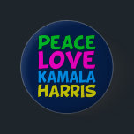 Badge Rond 5 Cm Peace Love Kamala Harris<br><div class="desc">Bouton mignon Peace Love Kamala Harris pour un démocrate progressiste qui aime les desseins politiques amusants et colorés. Vote pour Kamala à la présidence à l'élection de 2024. Un design libéral amusant dans des couleurs vives.</div>