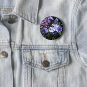 Badge Rond 5 Cm Pensées pourpres timides (En situation)
