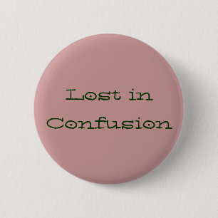 Badge Rond 5 Cm Perdu dans la confusion