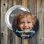 Badge Rond 5 Cm Personnalisé Joyeux Anniversaire Nom et photo<br><div class="desc">Personnalisez le bouton anniversaire de ce garçon en ajoutant l'image et le nom de votre enfant à ce bouton Joyeux anniversaire dans la zone de personnaliser.</div>
