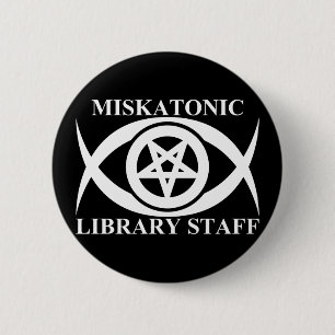 BADGE ROND 5 CM PERSONNEL DE LA BIBLIOTHÈQUE DE MISKATONIC