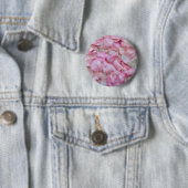 Badge Rond 5 Cm Pétales roses (En situation)