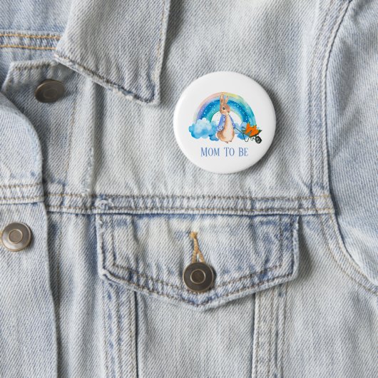 Badge Rond 5 Cm Peter Rabbit Rainbow Carottes Maman Être (En situation)