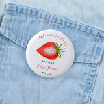 Badge Rond 5 Cm Petit Baby shower de fraises doux<br><div class="desc">Ces boutons sont parfaits pour tous ceux qui ont un baby shower cette année. Ce design est facile à personnaliser avec votre libellé d'événement spécial et vos invités seront ravis quand ils verront ces fabuleux boutons de fête. Les éléments correspondants se trouvent dans la collection.</div>