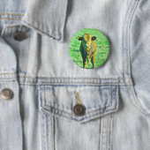 Badge Rond 5 Cm Petite vache Brown en vert pastel (En situation)