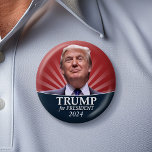 Badge Rond 5 Cm Photo Donald Trump - Président 2024<br><div class="desc">Un design classique avec une photo de l'homme candidat à la présidence. Il est candidat aux élections de 2024 dans la primaire républicaine. Photo originale de Gage Skidmore, </div>