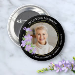 Badge Rond 5 Cm Photo florale Élégante Sympathie Memorial Funérail<br><div class="desc">Honorer votre être aimé avec ce beau bouton avec une photo encadrée d'une bordure en cercle doré fleuri. Ajoutez votre texte personnalisé pour personnaliser. Modifiez facilement la couleur de l'arrière - plan en fonction de vos besoins. La mémoire de conservation parfaite à distribuer à la famille et aux amis.</div>