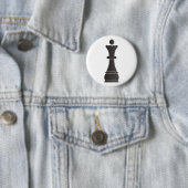 Badge Rond 5 Cm Pièce d'échecs noire de reine (En situation)
