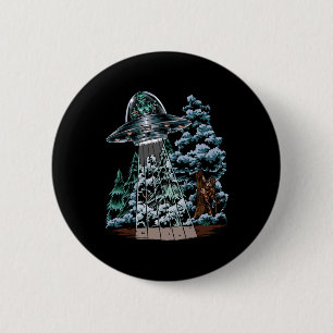 Badge Rond 5 Cm Pied Caché De L'Alien Dans Un Ufo Derrière Un Arbr