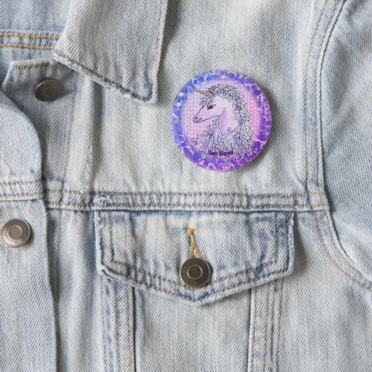 Badge Rond 5 Cm Pinceau Violet Unicorn (En situation)
