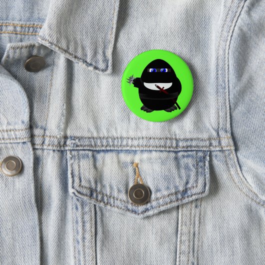 Badge Rond 5 Cm Pingouin de Ninja (En situation)