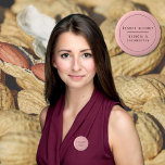 Badge Rond 5 Cm Pink Bilingue Alerte d'allergie aux arachides Espa<br><div class="desc">Augmentez votre sensibilisation à l'allergie grâce à notre bouton "Pink Bilingual Peanut Allergy Alert". Contre un arrière - plan rose doux, la typographie noire claire se distingue pour communiquer votre allergie à l'arachide en anglais et en espagnol. Personnalisez-le avec votre nom pour plus d'identification et de sécurité. Portez-le fièrement sur...</div>