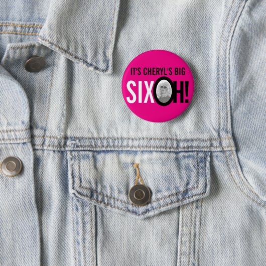 Badge Rond 5 Cm Pink black white 60th SIXOH ! photo birthday (En situation)