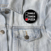 Badge Rond 5 Cm Pizza Célibataire Drôle de Saint-Valentin (En situation)