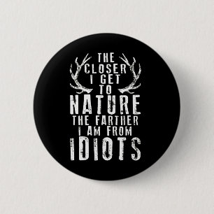 Badge Rond 5 Cm Plus Je Me Rapproche De La Chasse Naturelle