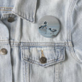 Badge Rond 5 Cm Pluviers sifflants mangeant sur la plage (En situation)