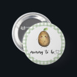 Badge Rond 5 Cm Potato mou - maman pour être Baby shower<br><div class="desc">"Une petite pomme de terre est en route". Célébrez avec cette fête de baby shower à thème de la pomme de terre de dessin animé ! Aquarelle patate mignonne avec le visage bébé. Cage verte.</div>