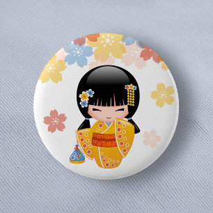 Badge Rond 5 Cm Poupée d'été Kokeshi - Kimono Jaune Geisha Girl