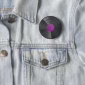 Badge Rond 5 Cm Pourpre de bouton de vinyle (En situation)