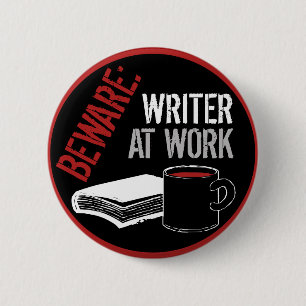 Badge Rond 5 Cm Prenez garde : Auteur au travail