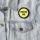 Badge Rond 5 Cm Presse-moi (En situation)