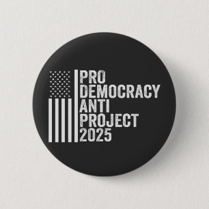 Badge Rond 5 Cm Pro Democracy Anti Project 2025 Trump républicain
