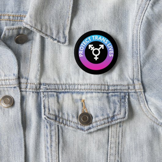 Badge Rond 5 Cm Protéger les vies trans (En situation)