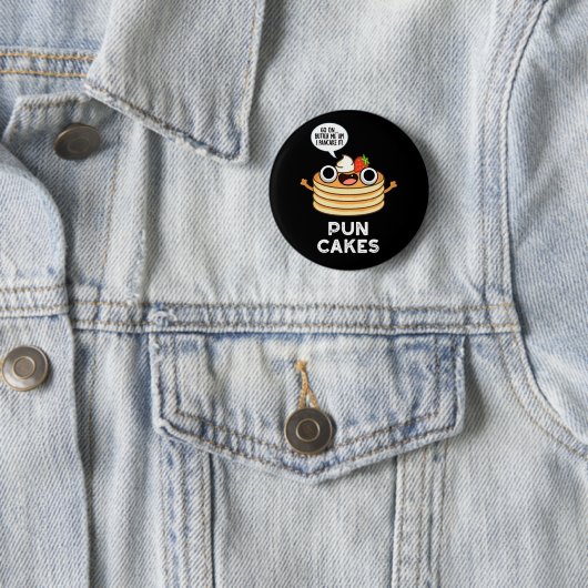 Badge Rond 5 Cm Puncakes Drôle Pancake Pun Dark BG (En situation)