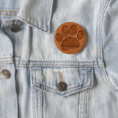 Badge Rond 5 Cm Puppy Paw Faux Terracotta Imprimer Nom personnalis (En situation)