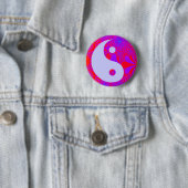 Badge Rond 5 Cm Purple Haze Yin et Yang (En situation)