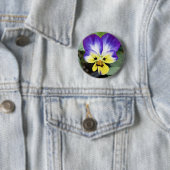Badge Rond 5 Cm Purple Pansy (En situation)