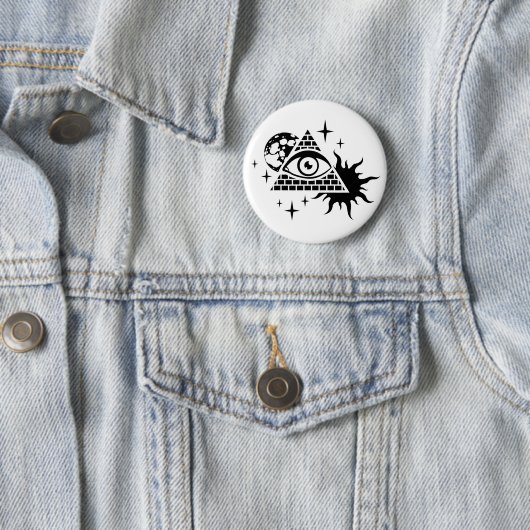 Badge Rond 5 Cm pyramide et l'œil (En situation)