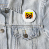 Badge Rond 5 Cm QR Code® Dit : HEUREUX HALLOWEEN (En situation)