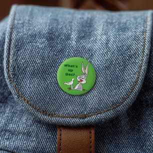 Badge Rond 5 Cm QU'EST-CE QU'IL Y A DOC?™ BUGS BUNNY™ Trou de lapi