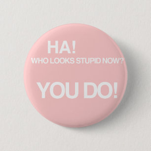 Badge Rond 5 Cm Qui semble stupide maintenant ?