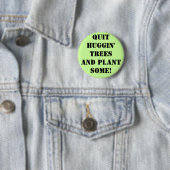 Badge Rond 5 Cm QuUGGIN' tREES aND plante sOME! (En situation)